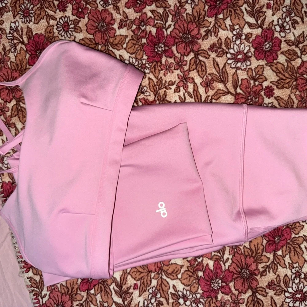 ALO Yoga Pink Set - Picture 2 of 5